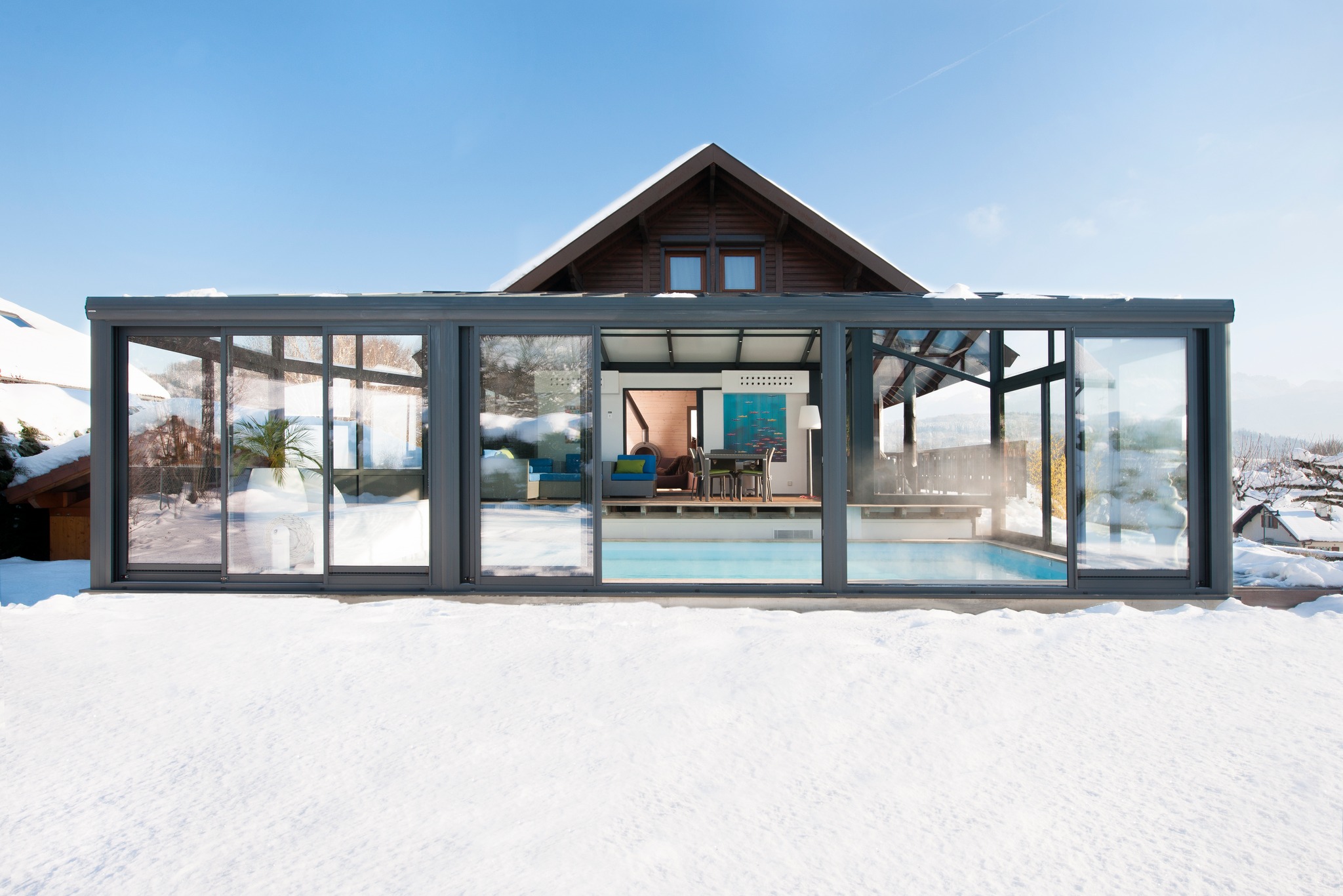 Nos vérandas @verancoveranda ELIX gardent la chaleur à l’intérieur et le froid dehors. Grâce à leur excellente isolation, vous profitez d’un confort constant, même en plein hiver. 💡 Pensez à vérifier la valeur Uw : plus le chiffre est bas, plus votre véranda garde la chaleur ! Résultat : ✅ Jusqu’à 20 % d’économie de chauffage ✅ Une température agréable toute l’année ✅ Moins d’énergie consommée, plus de confort Envie d’agrandir votre habitation ? 👉 https://lietti.odoo.com/demande-verandas #Veranco #IsolationThermique #ÉconomieDeChauffage #ConfortTouteLAnnée #accueil #news