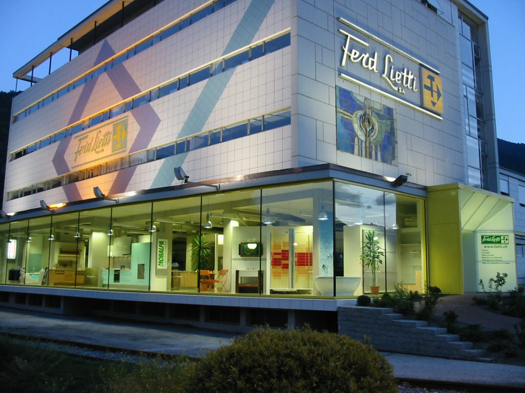 2001 Transformation de l&rsquo;immeuble administratif.