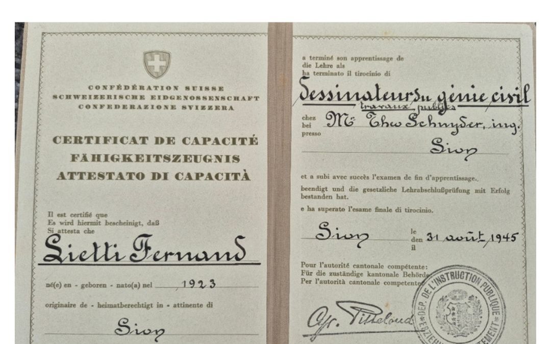 Fernand Lietti obtient, Ă 22 ans, son certificat de capacitĂ© de dessinateur en gĂ©nie civil Ă Sion. Un moment clĂ© pour la 2á” gĂ©nĂ©ration de lâentreprise đȘ Ă lâĂ©poque, ĂȘtre apprenti, câĂ©tait une autre rĂ©alitĂ© đ đ° Salaire 30.â / mois en 1Ăšre annĂ©e 50.â / mois en 2Ăšme annĂ©e â±ïž Conditions 48h de travail par semaine 6 jours de vacances par annĂ©e En cas dâarrĂȘt de lâapprentissage, lâapprenti devait verser jusquâĂ 400 .- Ă lâemployeur comme dommages et intĂ©rĂȘts. (Un montant consĂ©quent pour lâĂ©poque) Aujourd'hui, les conditions ont Ă©voluĂ©, mais lâexigence et la passion du mĂ©tier sont toujours lĂ đ„ đ
Chaque vendredi, une nouvelle archive. #FerdLietti #100ans #Archives #Histoire #Sion #Valais #SavoirFaire #Construction #GenieCivil #Apprentissage #Tradition #Evolution #100