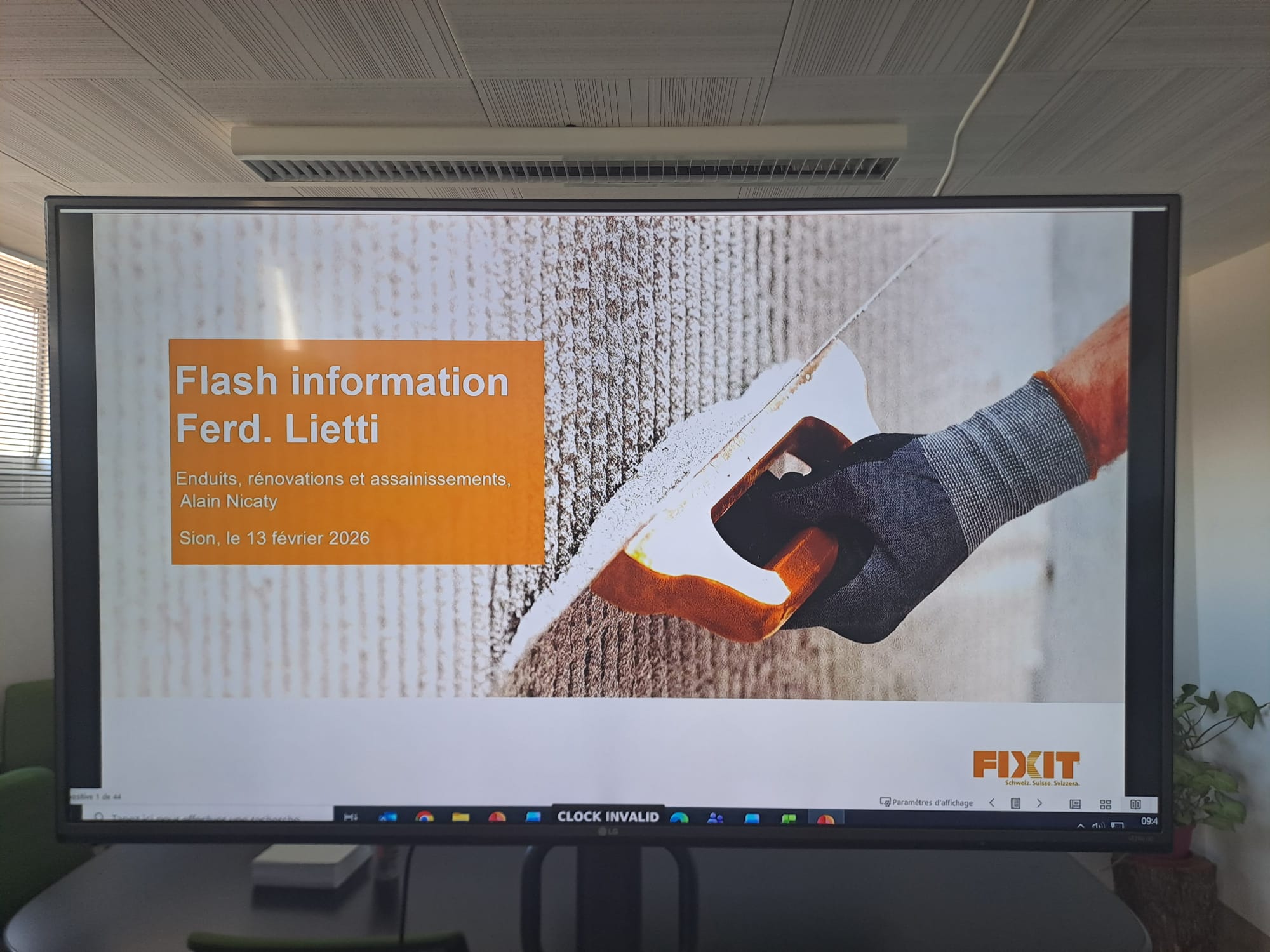 Nous avons accueilli à Sion une session technique dédiée aux enduits plâtre, chaux, chaux-ciment et solutions d’assainissement, avec démonstrations pratiques et échanges métier. Objectif : renforcer les compétences terrain et garantir à nos clients des recommandations fiables, actuelles et applicables immédiatement🚀. Merci aux équipes @fixit_ag et à l’ensemble des professionnels présents. #FerdLiettiSA #Fixit #Partenaires #FormationPro #Bâtiment #Valais #acceuil #news