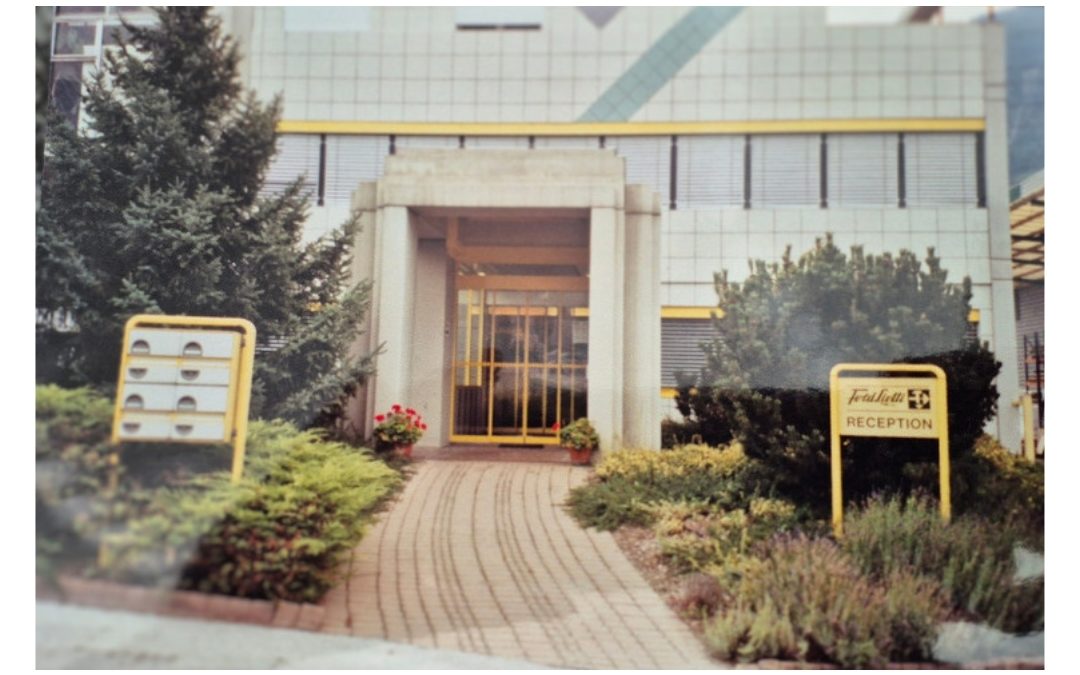 Aujourdâhui, nous avons le plaisir de vous partager une photo de lâentrĂ©e de notre bĂątiment dans les annĂ©es 2000. đ Qui se souvient de notre rĂ©ception qui se trouvait alors dans lâactuelle cafĂ©tĂ©ria ? đ
Chaque vendredi, une nouvelle archive. #ArchivesLietti #100ansLietti #Sion #Valais #Construction #Patrimoine #100ans #100