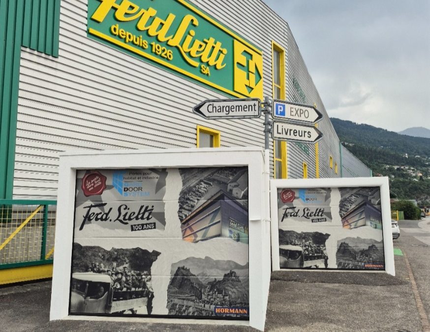 Un grand merci à @garddoorsystem, revendeur @hoermann_ch, pour l’installation et cette belle mise en valeur de nos 100 ans. Vous avez un projet de porte de garage ? Passez nous voir chez Ferd. Lietti SA : nous vous conseillerons et vous mettrons directement en relation avec @garddoorsystem. #FerdLietti #100ans #news #accueil #PorteDeGarage #Valais