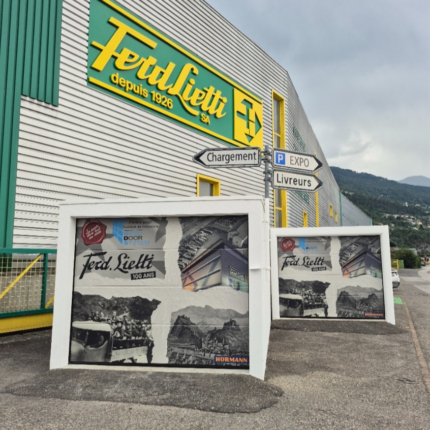 Un grand merci à @garddoorsystem, revendeur @hoermann_ch, pour l’installation et cette belle mise en valeur de nos 100 ans. Vous avez un projet de porte de garage ? Passez nous voir chez Ferd. Lietti SA : nous vous conseillerons et vous mettrons directement en relation avec @garddoorsystem. #FerdLietti #100ans #news #accueil #PorteDeGarage #Valais