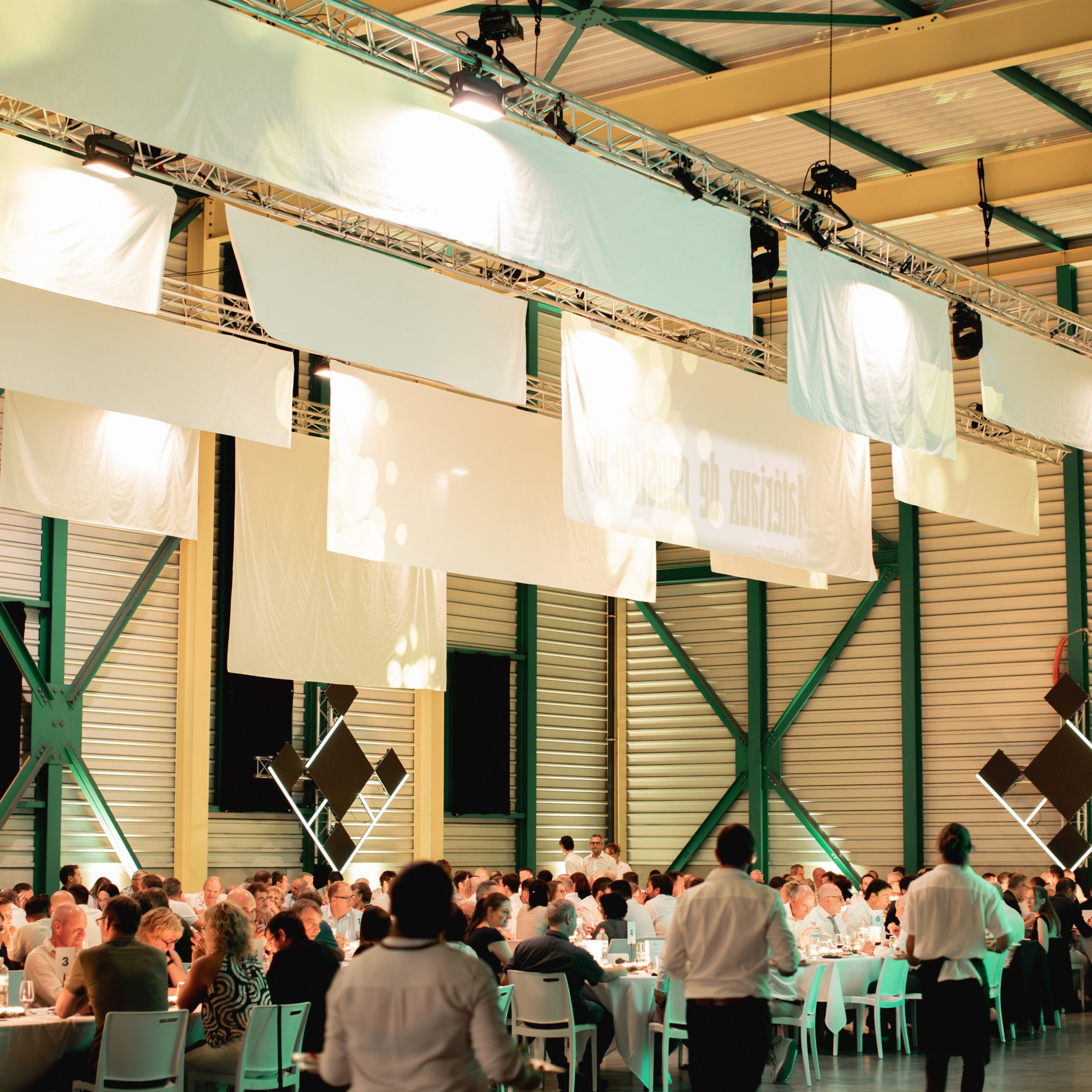 Clients, partenaires, fournisseurs, autorités et amis de la maison Lietti : votre présence a rendu cette soirée particulièrement mémorable. Ces photos témoignent des nombreux échanges, des sourires et de la belle énergie partagée à l’occasion des 100 ans de Ferd. Lietti SA. Un immense merci à chacune et chacun d’avoir célébré cette étape historique à nos côtés. #FerdLietti #PME #EntrepriseFamiliale #Valais #Sion #news #accueil #100
